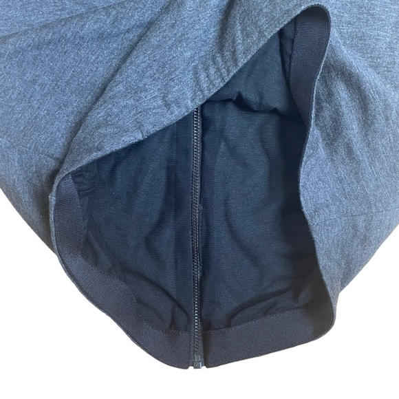 Alice and Olivia Air Kelis Cropped Top V-neck Sleeveless Gray Jersey Tank
Size 8 - Picture 13 of 14